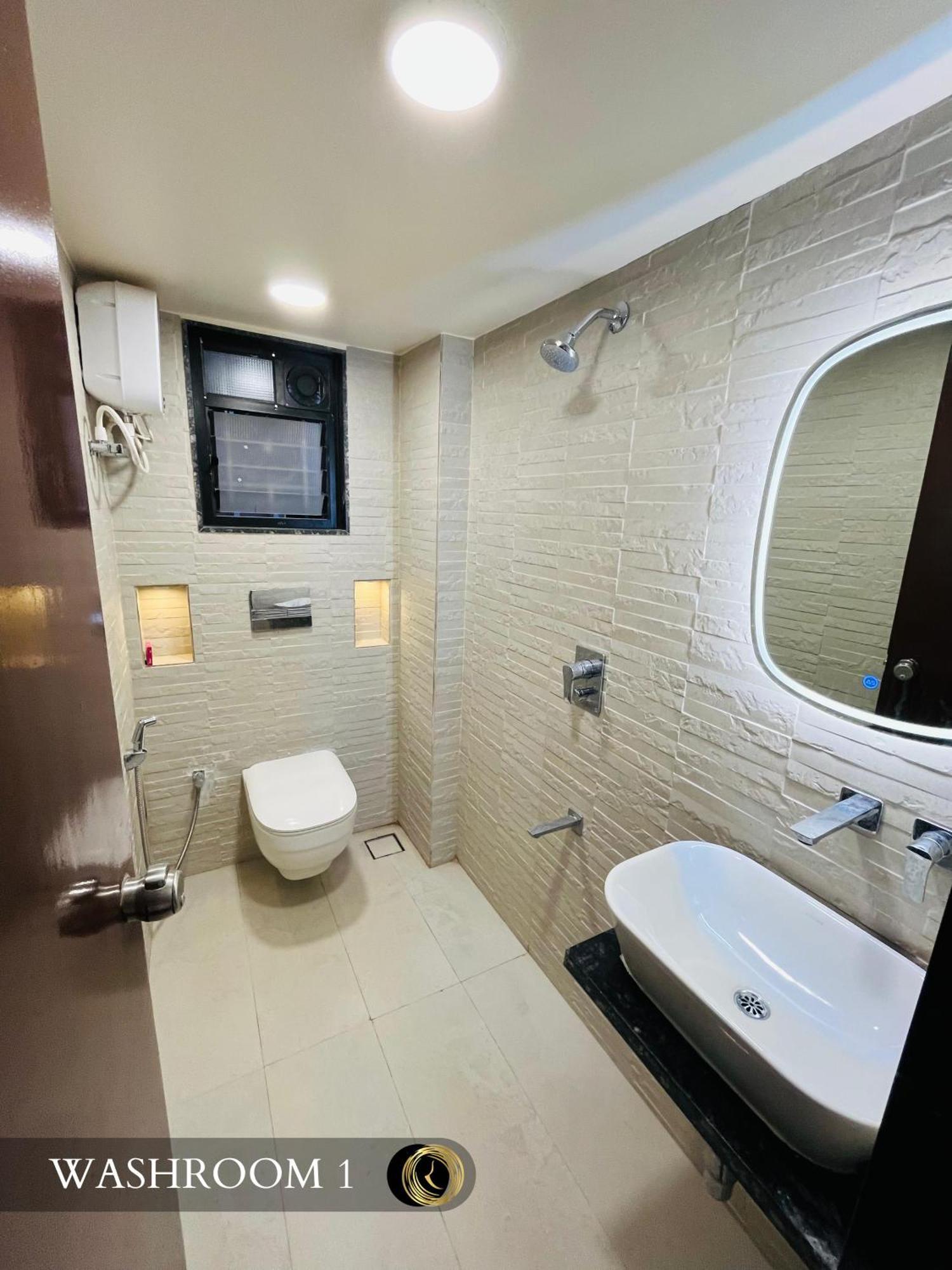 3bhk - Entire - New Listing At Offer Price Apartment