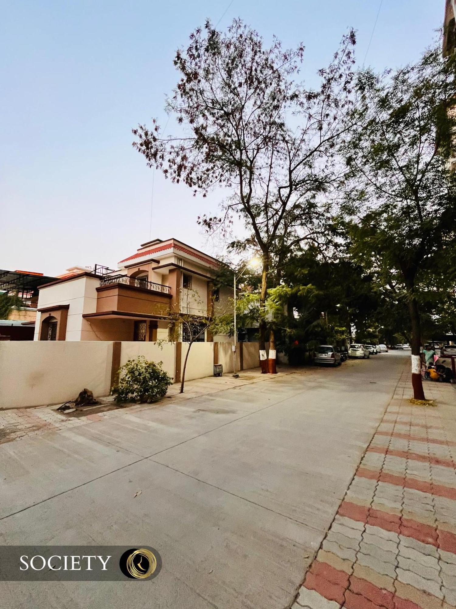 3bhk - Entire - New Listing At Offer Price Apartment *